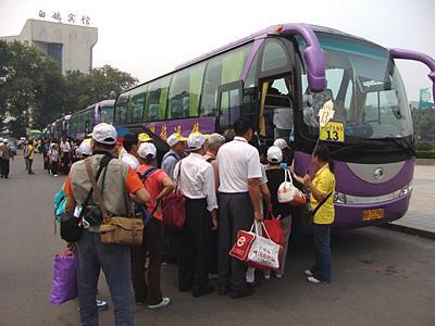 每次用車都選擇他這一家，感覺都非常好，這邊確實比較專業，而且師傅也很有責任心，像這次出行因為我們的出發點不怎么好停車，師傅主動提前到達出發點，確認停車位置，真的非常好
